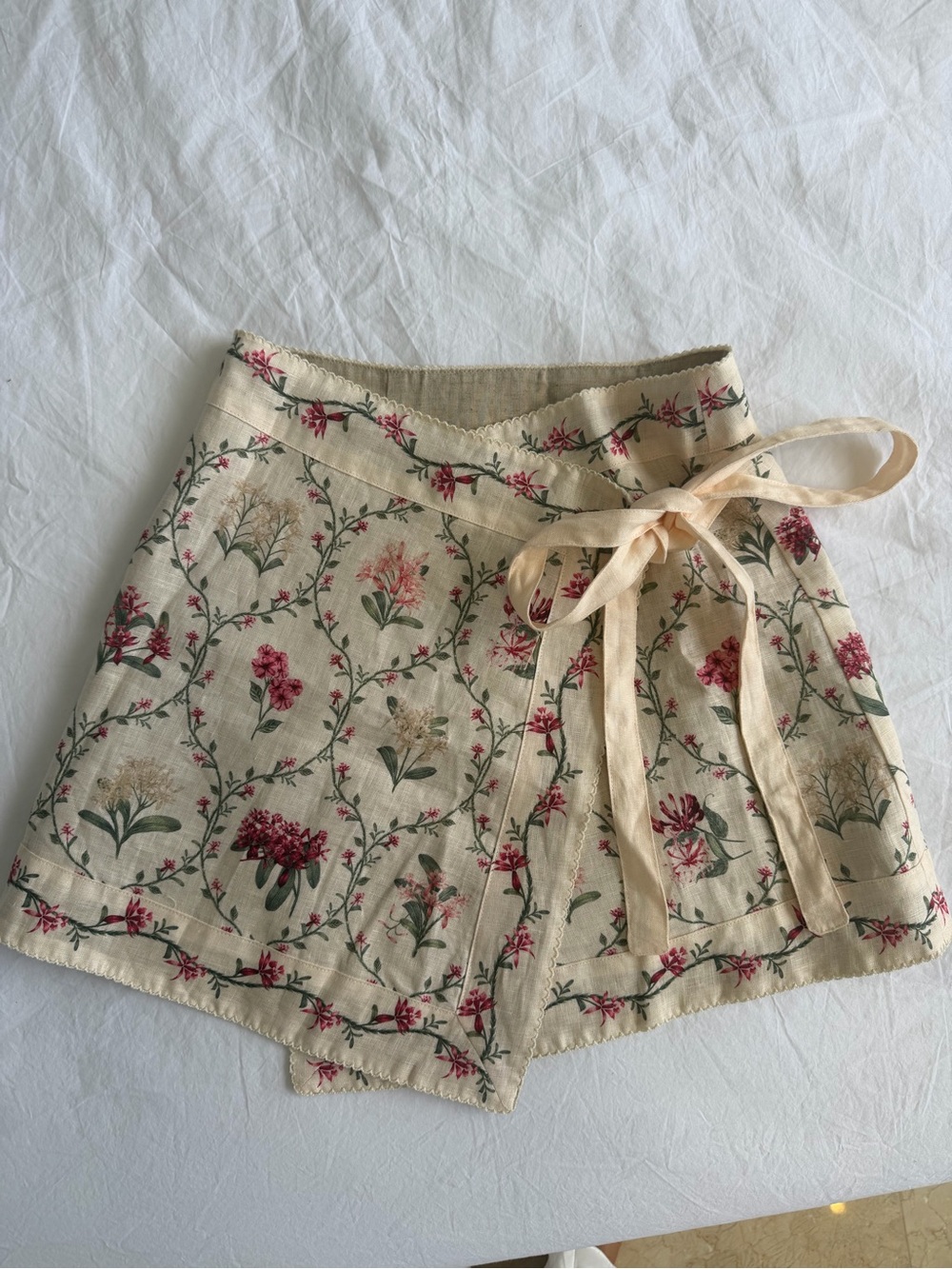 Floral Cream Wrap Women’s Shorts